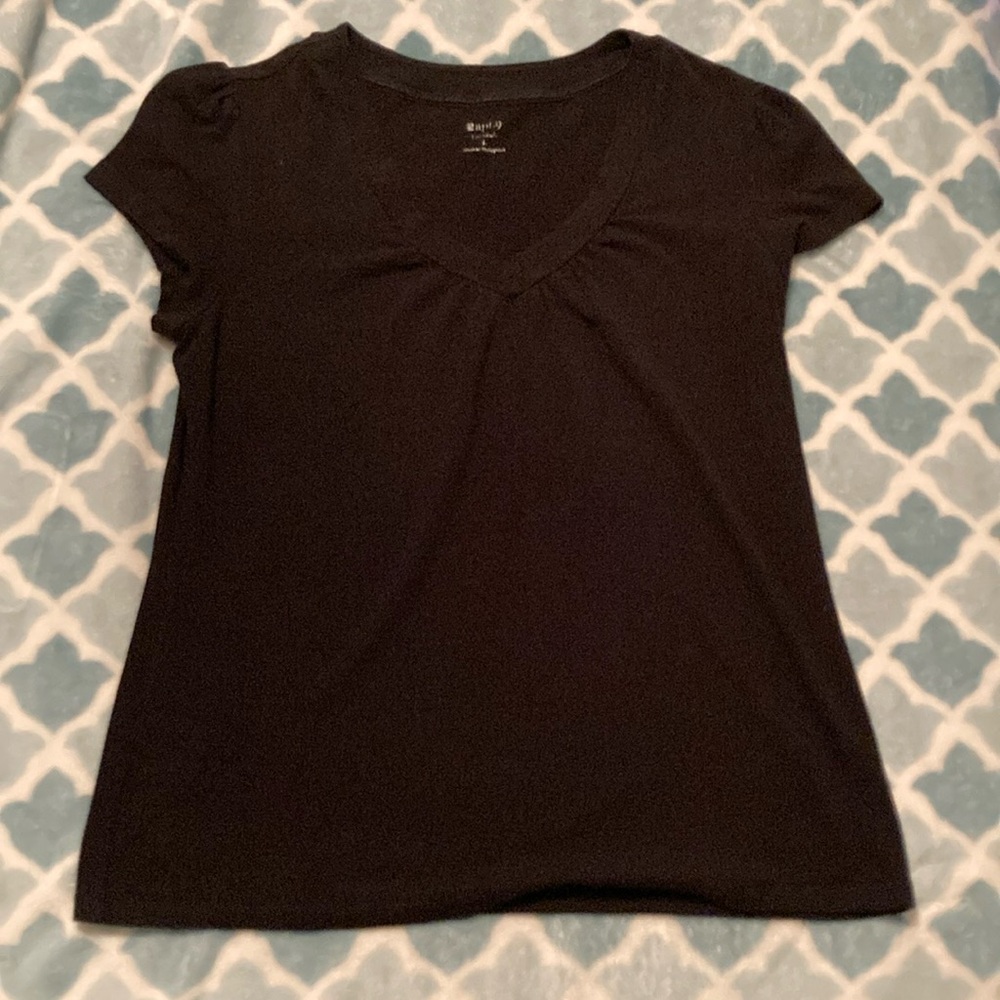 Size L Apt. 9 black v neck t shirt with puffed cap sleeves and pleated neckline